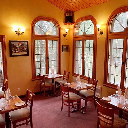 Auberge Alpine Inn Sainte-Adele Exterior photo