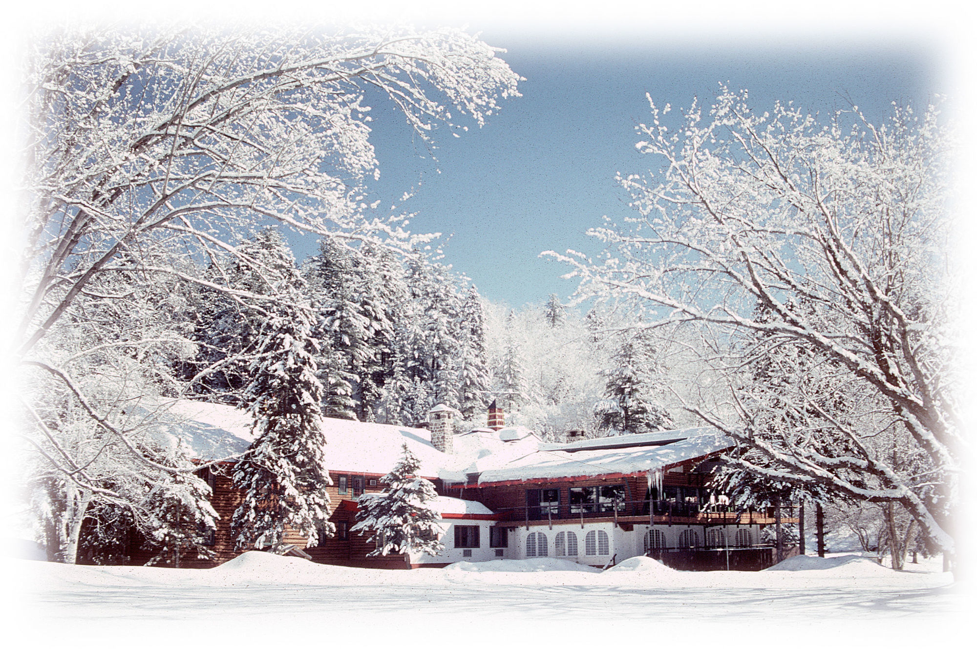Auberge Alpine Inn Sainte-Adele Exterior photo