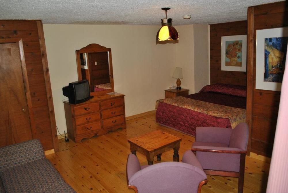 Auberge Alpine Inn Sainte-Adele Exterior photo