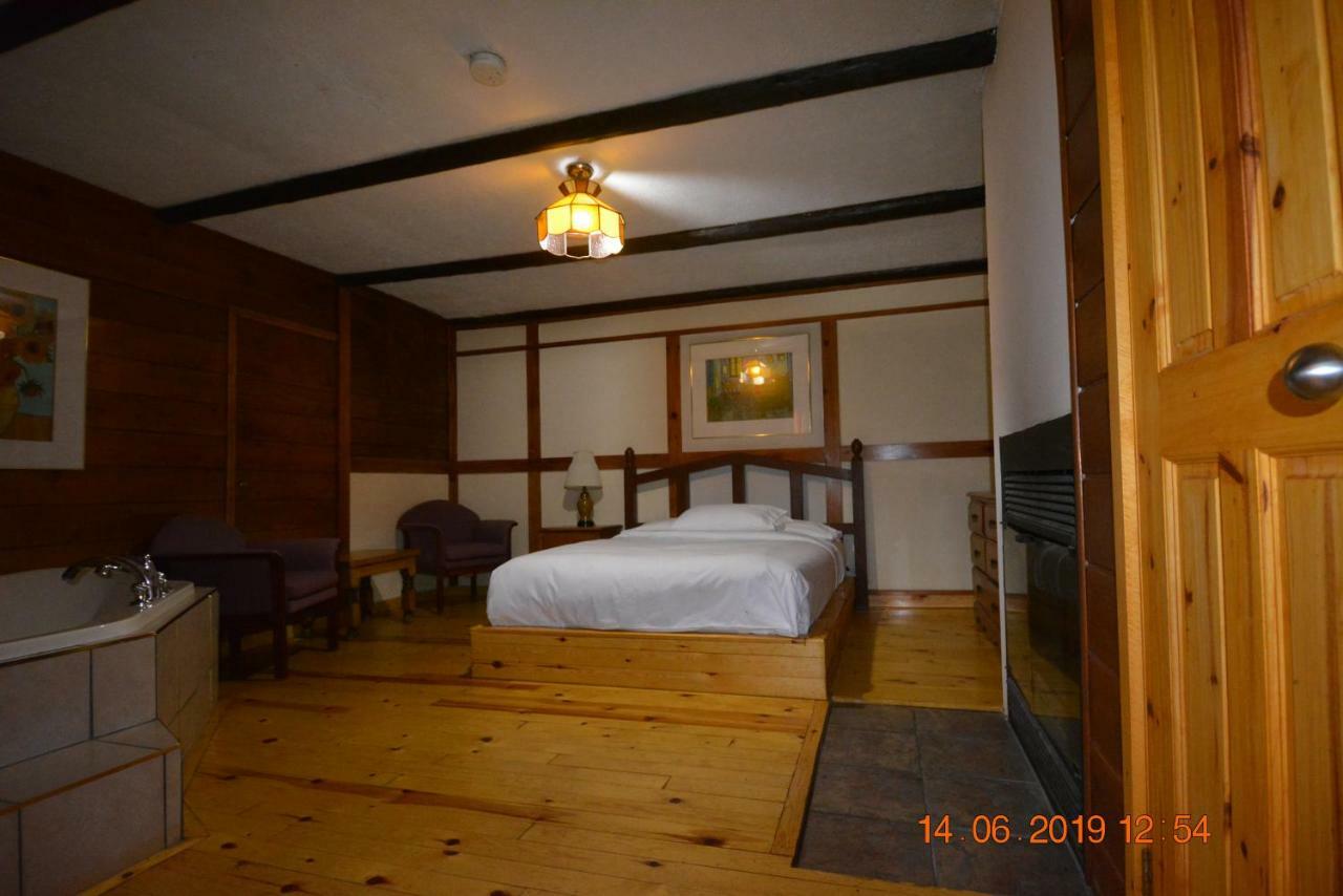 Auberge Alpine Inn Sainte-Adele Exterior photo